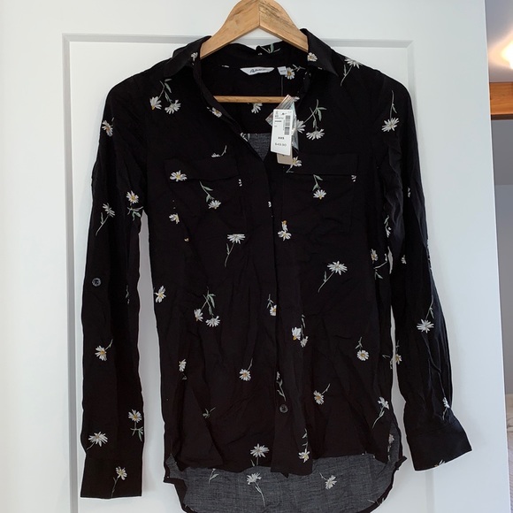NWT Reitmans Daisy Floral Blouse - Picture 2 of 4